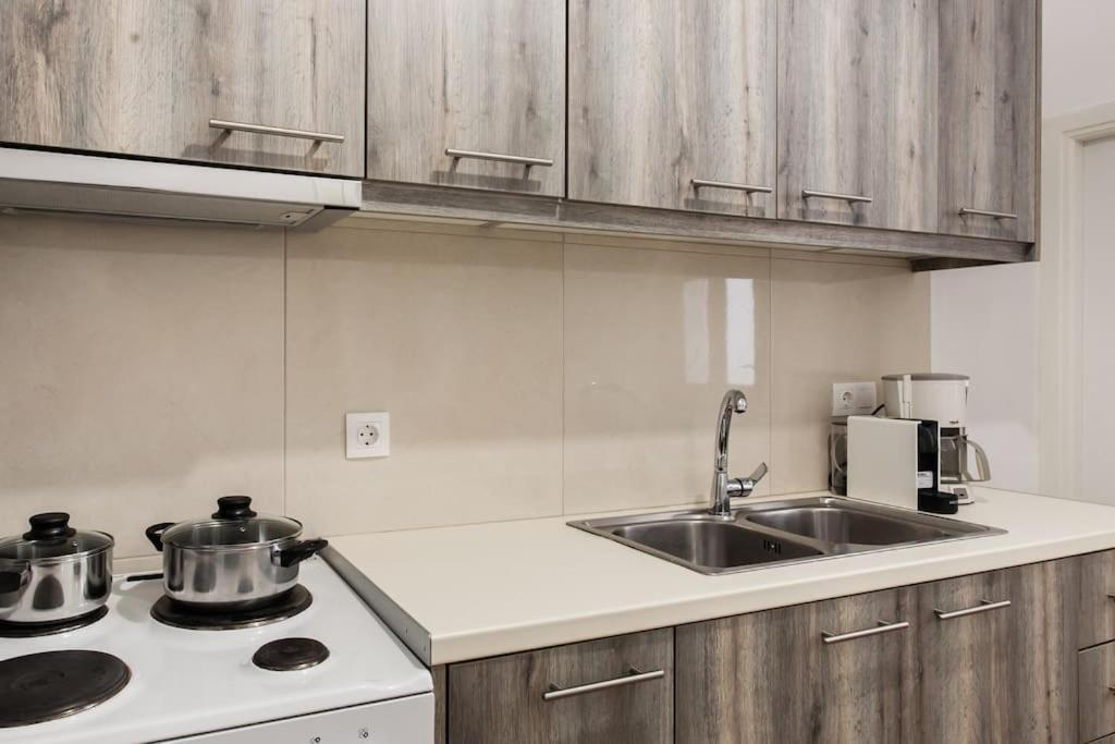 Splendid Full 5Bdr/3Bath/2Kitchens Mansion In Ath Apartment เอเธนส์ ภายนอก รูปภาพ