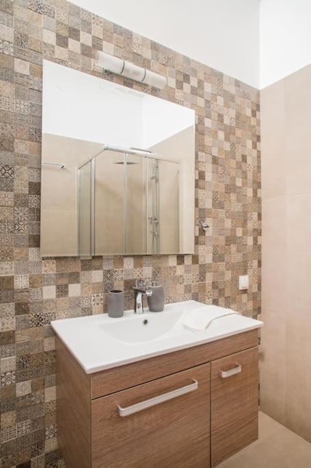 Splendid Full 5Bdr/3Bath/2Kitchens Mansion In Ath Apartment เอเธนส์ ภายนอก รูปภาพ